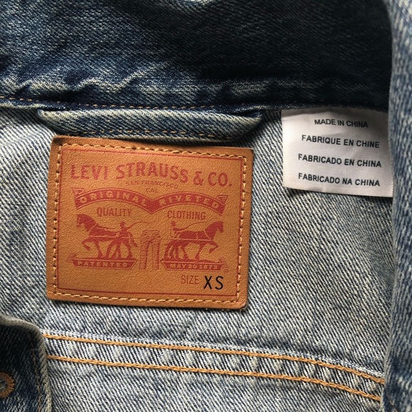 levis cropped denim jacket - Picture 3 of 4